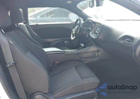 2020 Dodge Challenger Sxt z USA, uszkodzony, nr VIN 2C3CDZAGXLH109975